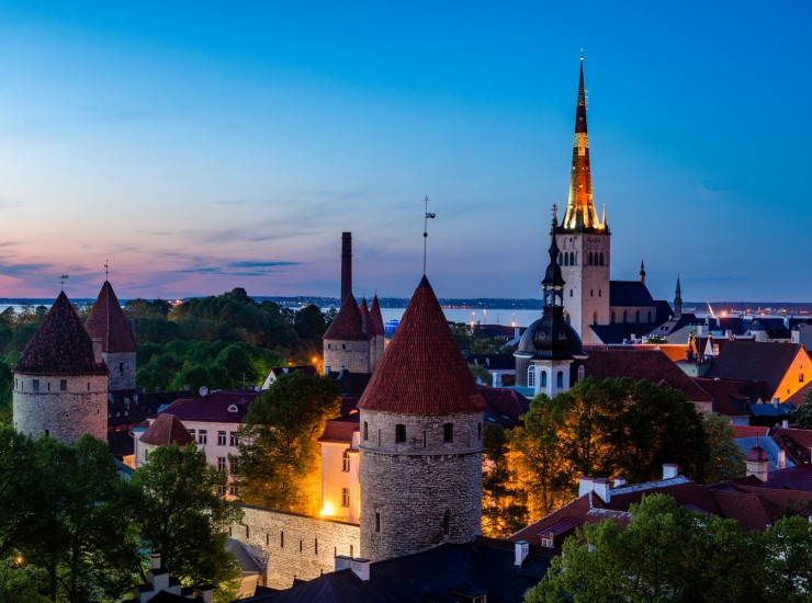 Tallinn-blue-hour-740x550 gfdgffdggfdfdg